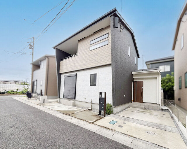 【ポラスの旧分譲住宅】全15邸の街並みの中にあります