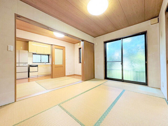 落ち着きある和室扉を開いて使う事で開放感が生まれます／室内大変きれいにお使いです