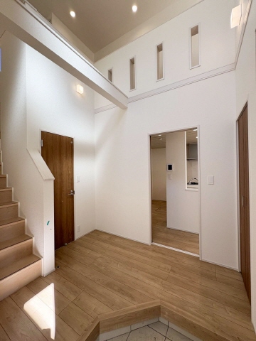 玄関吹抜けのおしゃれな設計